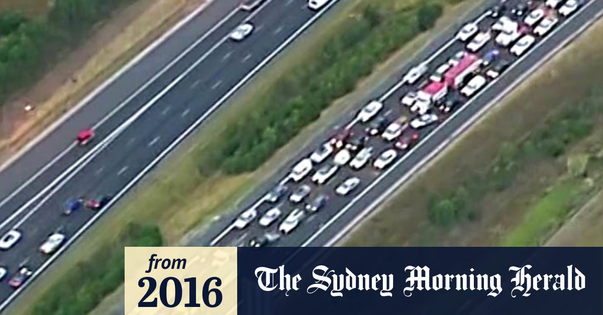 Video Hume Motorway crash causes traffic chaos